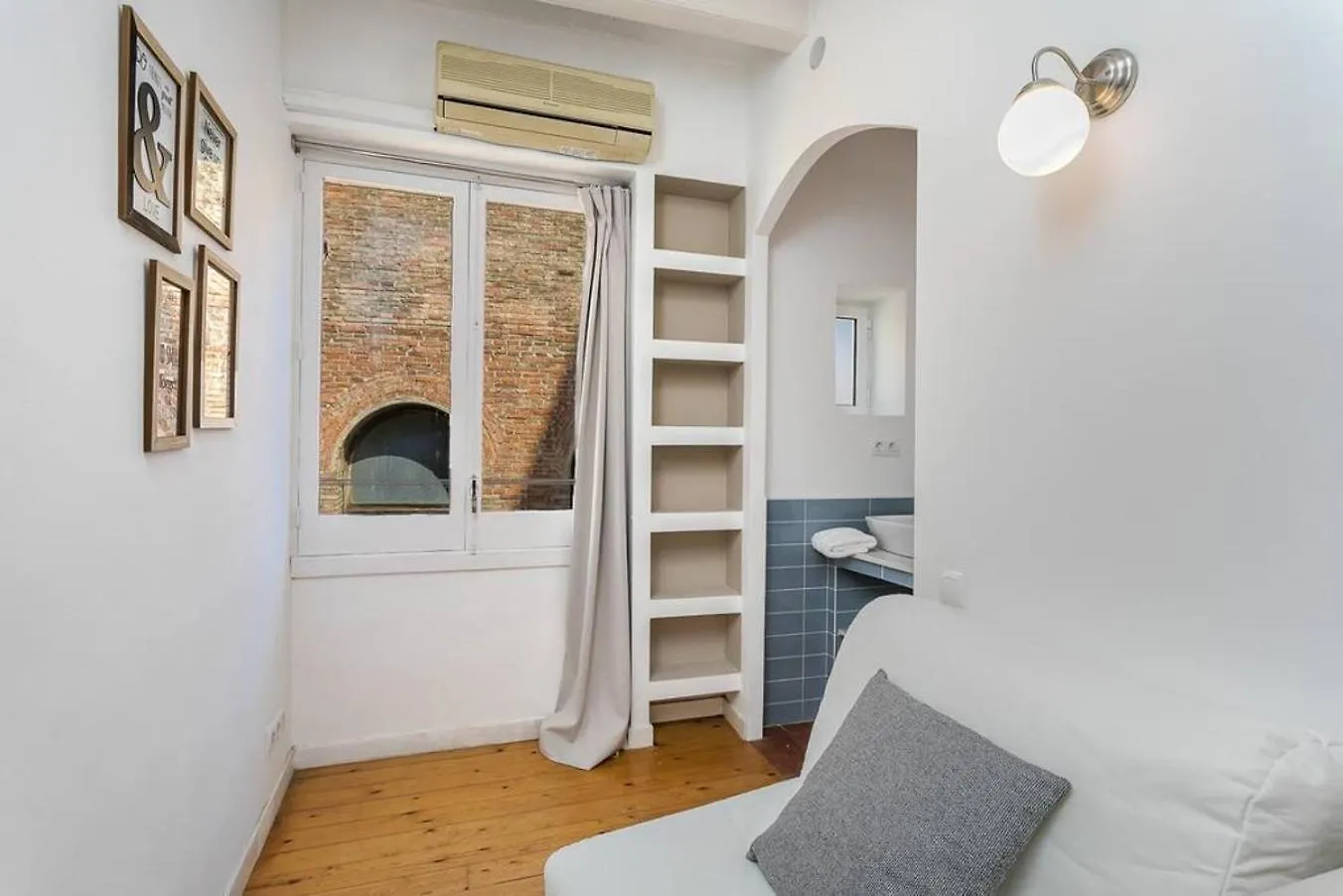 Luxurious With Awesome Rooftop Barcelona Apartment