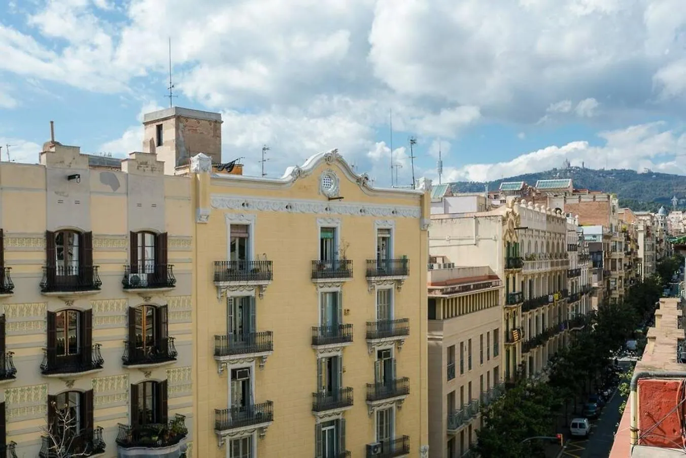 Luxurious With Awesome Rooftop Barcelona Apartment