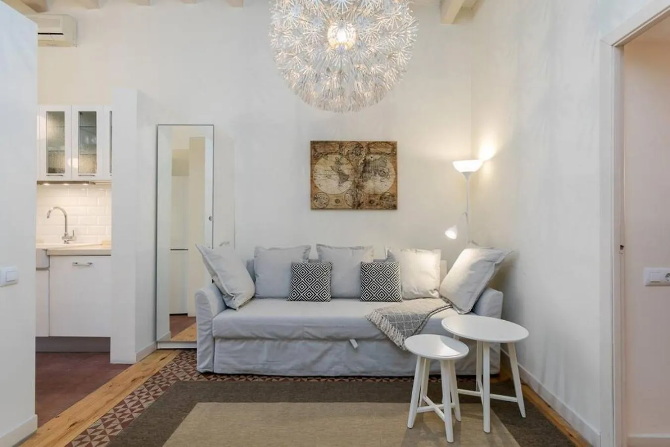 Luxurious With Awesome Rooftop Barcelona Apartment