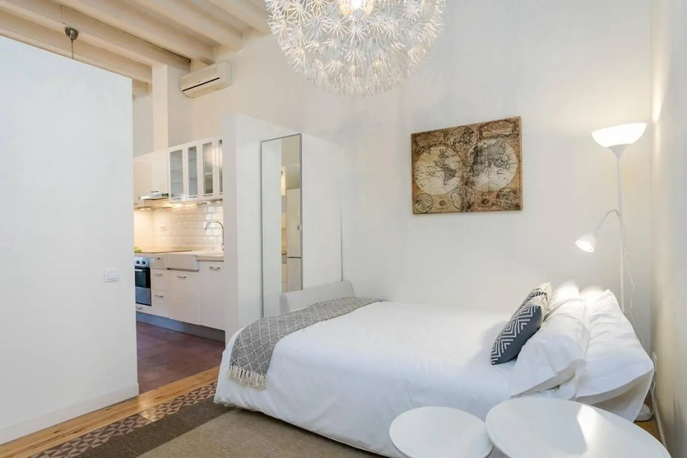 Luxurious With Awesome Rooftop Barcelona Apartment
